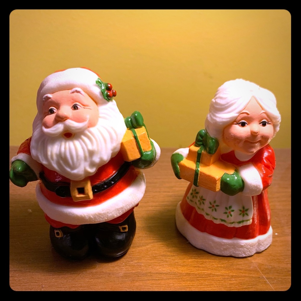 Vintage Hallmark Santa Clause salt & pepper shaker